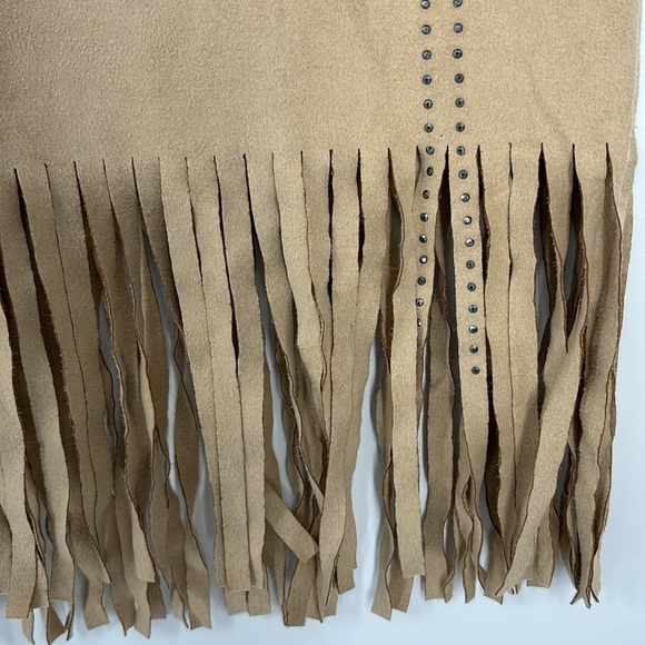 Romeo + Juliet Couture Boho Faux Suede Fringe Top Size Medium New with tags! - Picture 8 of 11